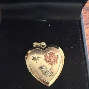 14kt gold filled 10 kt trim Vintage Gold Heart Locket Rose Design Black Hills